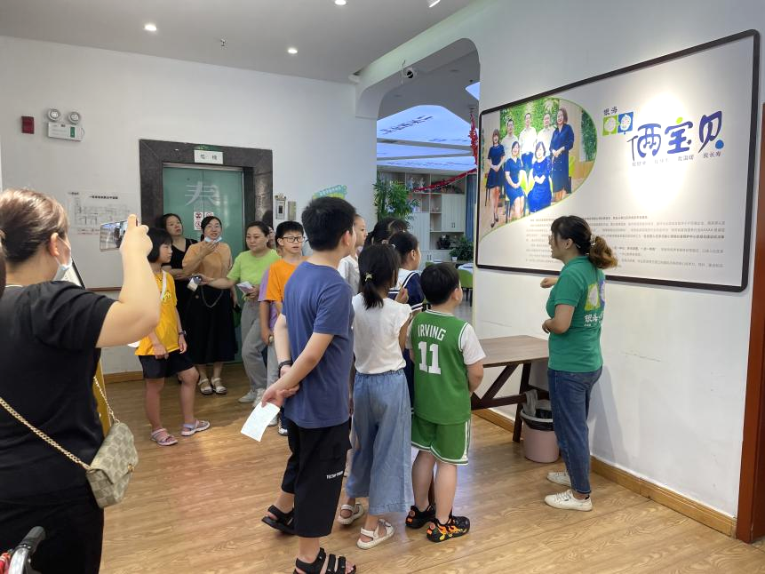 倆寶貝里來了一群小志愿者