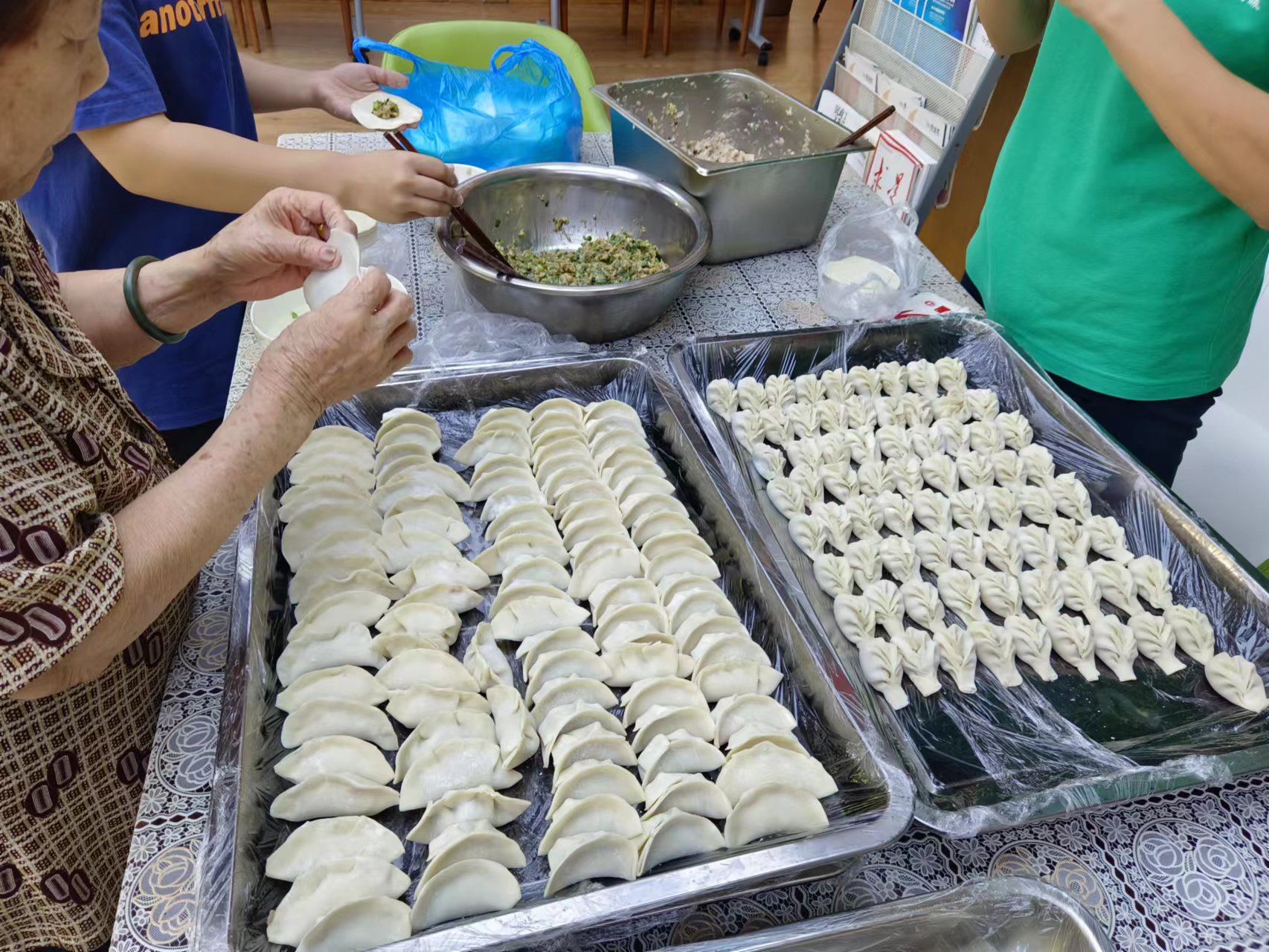 包餃子、慶團(tuán)圓、齊上陣 包餃子、慶團(tuán)圓、齊上陣