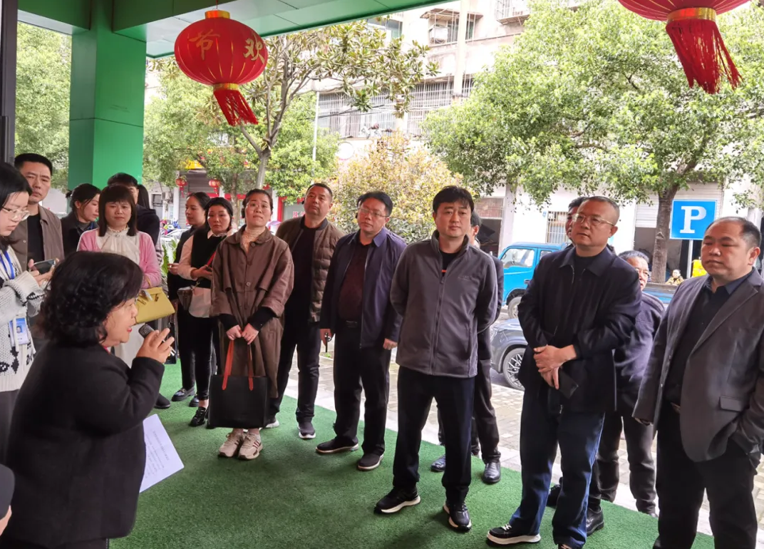 全省14個市州民政局分管領(lǐng)導(dǎo)、養(yǎng)老服務(wù)科科長、縣市區(qū)民政局分管副局長等100余人